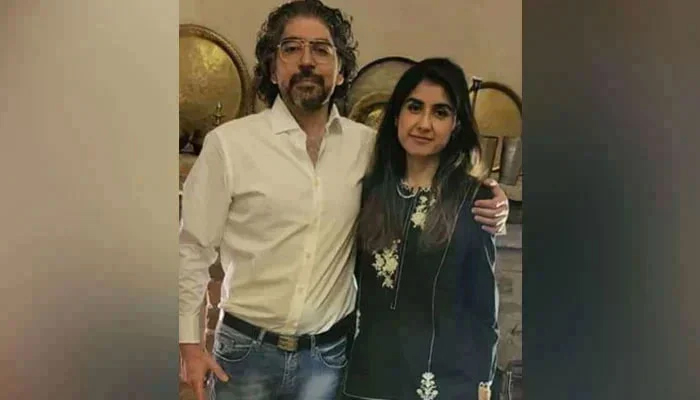 Shahnawaz Amir stands with his wife Sara Inam in this picture released on September 24, 2022. — X/@meherbokhari