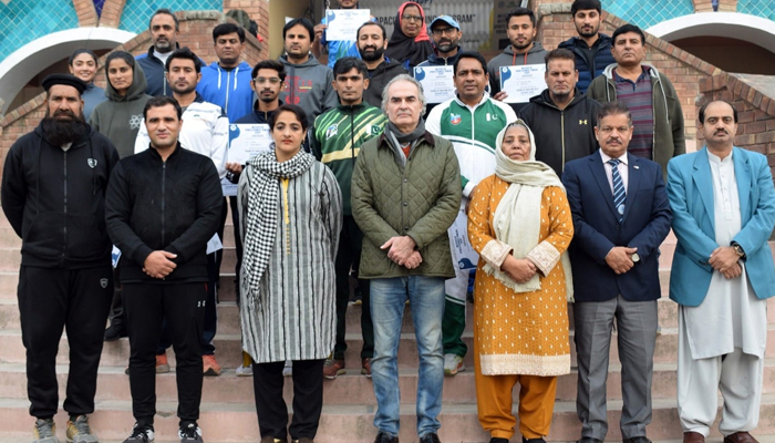 Officials and participants of the course pose for a group picture with Secretary Youth Affairs Punjab Shahid Zaman (c) on December 22, 2023. — Facebook/Directorate General Sports & Youth Affairs, Punjab