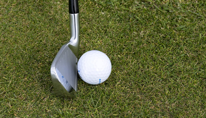 This image shows a ball and a golf stick. — Pexels