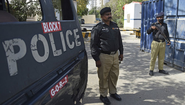 Police stand guard outside a building in Karachi, Pakistan. — AFP/File