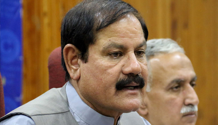 Khyber-Pakhtunkhwa Assembly Speaker Mushtaq Ahmad Ghani addressing  media persons during a press conference.—PPI/File