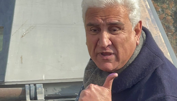 Shah Mehmood Qureshi is being bundled into a police van. — x/naya_pakistan