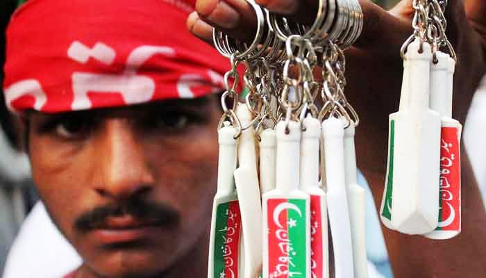 Man selling keychains of PTI party symbol bat in Lahore. —Online/file
