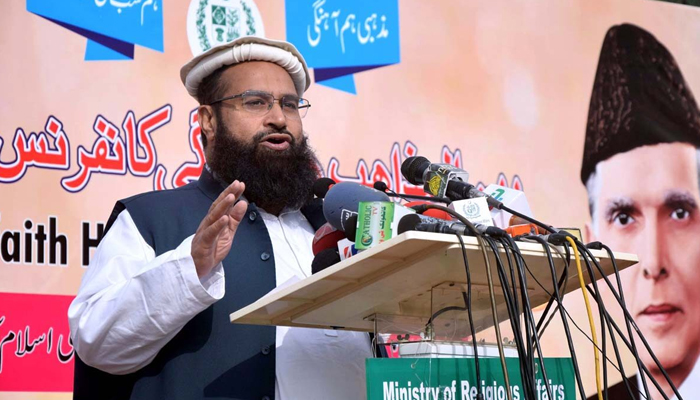 Pakistan Ulema Council Chairman Pakistan addresses a conference. — APP/File
