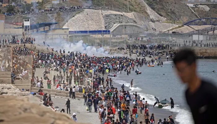 Spanish police tries to disperse migrants at the border between Morocco and the Spanish enclave of Ceuta on May 18, 2021 in Fnideq. —AFP