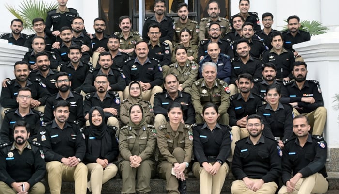IG Punjab Dr Usman Anwar posing for a group picture with trainee officers on January 01, 2024.—Facebook/Punjab Police Pakistan
