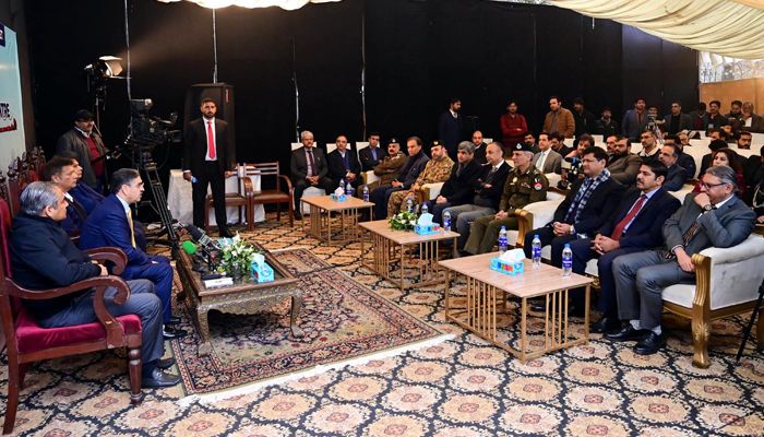 Caretaker Prime Minister Anwarul Haq Kakar speaks during his visit to the Business Facilitation Center on January 1, 2024. — PID