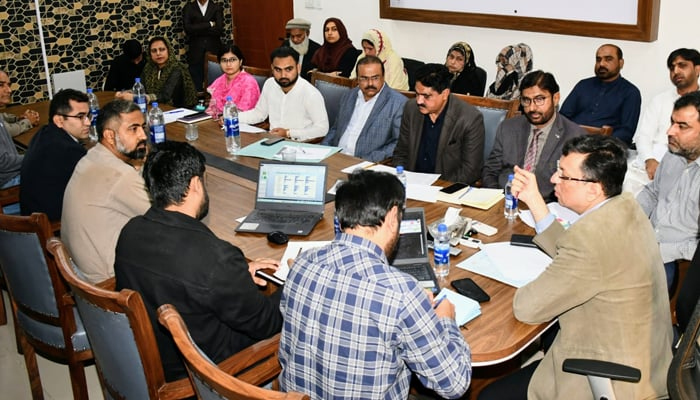 Karachi Commissioner Muhammad Salim Rajput chairs a meeting on January 1, 2024. — Facebook/Commissioner Karachi Office