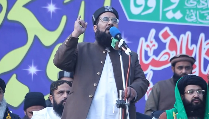 This still shows Sunni Ulema Council (SUC) leader Maulana Masood-ur-Rehman Usmani addressing the audience hours before his assassination in Islamabad on January 5, 2024. — Facebook/Charmangtv