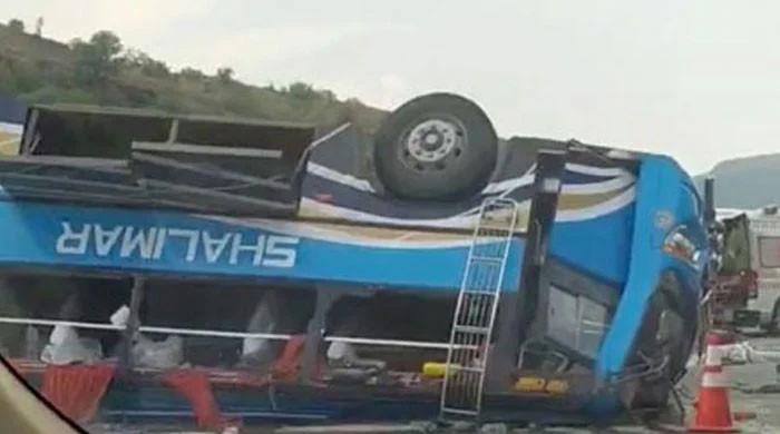Two hurt in car-bus collision in Hala - Vimarsana News