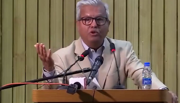 The screenshot of a video released on Feb 23, 2023, shows senior advocate Dushyant Dave speak at a seminar. — x/_YogendraYadav