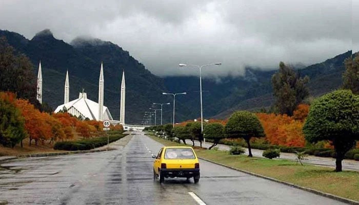 The image shows the Faisal Mosque of Islamabad amid rainy weather. — APP file