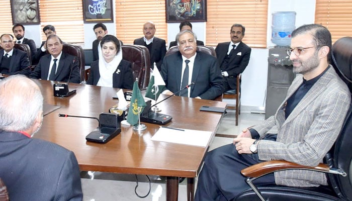 A delegation of Lawyers from various bar councils including Islamabad Bar Council, Azad Kashmir Bar Council and KP Bar Council called upon Federal Minister for Law and Justice Mr. Ahmad Irfan Aslam on Jan 5, 2024. — APP.