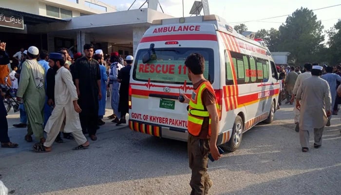 An ambulance carrying the injured came to the hospital. — provided by reporter Habanullah