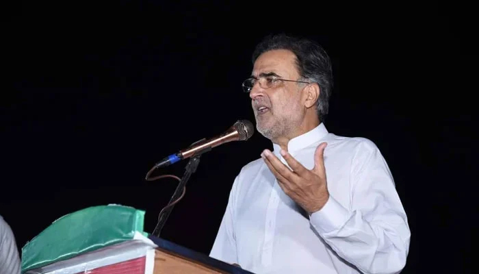 Former Advisor to the Prime Minister on Kashmir Affairs and Gilgit Baltistan and PPP leader Qamar Zaman Kaira during his speech in Lala Musa on October 9, 2023. — Facebook/Qamar Zaman Kaira
