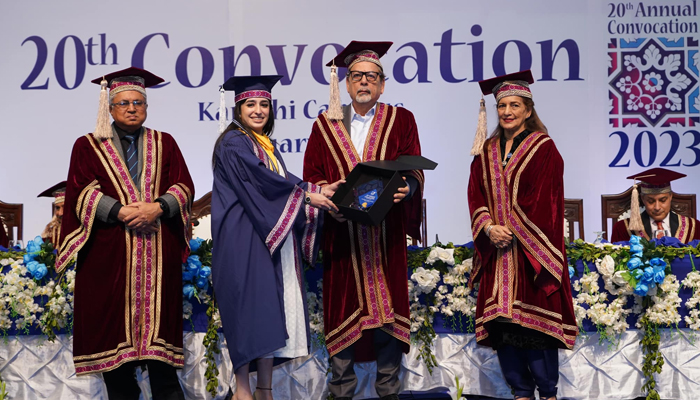 Caretaker Minister Sindh, and President of Arts Council Muhammad Ahmed Shah gives award to deserving recipients during The 20th Annual Convocation of the SZABIST University (Karachi Campus) on January 6, 2024. — Facebook/Mohammad Ahmed Shah