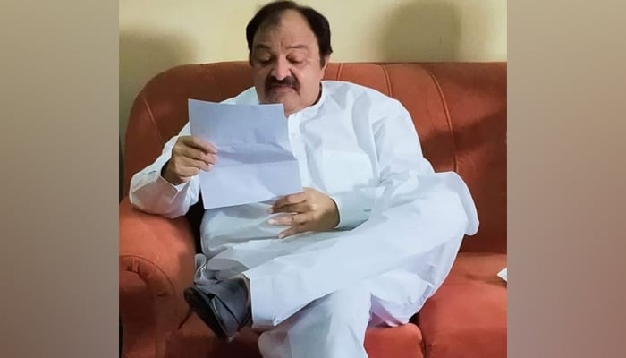 Atta Manika, former provincial minister of Punjab while looking at a paper in this image on January 1, 2022. — Facebook/Mian Atta Muhammad Khan Maneka