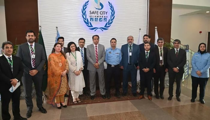 The delegation of Islamabad High Court (IHC) and Islamabad Police officials takes a pose during the visit to Safe City on January 11, 2024. —X/@ICT_Police