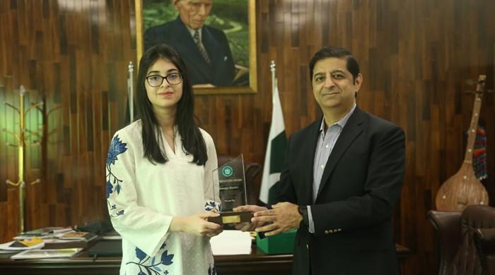 Sindh govt honours young climate activist for preserving green heritage - Vimarsana News