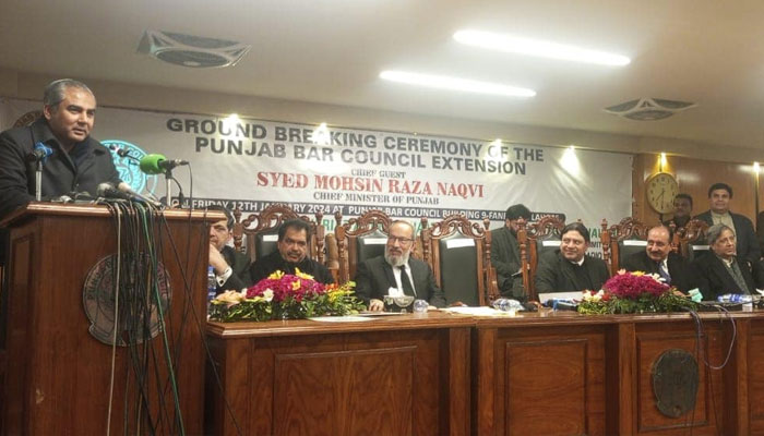 Chief Minister Mohsin Naqvi addresses a ceremony at the Punjab Bar Council. — Facebook/Zahir Abbas