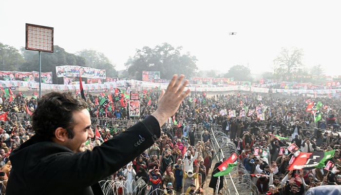 Pakistan Peoples Party Chairman Bilawal Bhutto Zardari welcomes the enthusiastic reception of the participants rally at the Tandlianwala Hockey Stadium on January 11, 2024. — Facebook/Pakistan Peoples Party - PPP