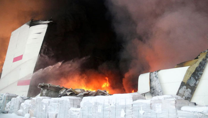 Fire suppression efforts at the warehouse in St. Petersburg. — Emergency Situations Ministry