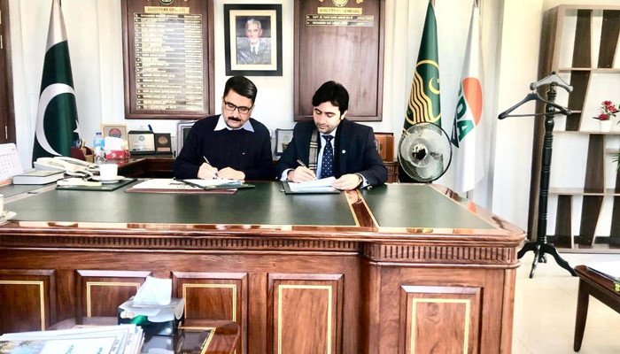 RDA and PITB officials can be seen in this screengrab while signing an agreement for an e-filing system.—Facebook/Rawalpindi Development Authority