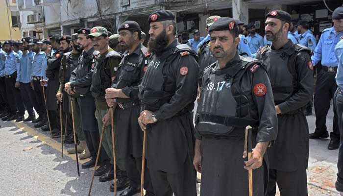 Frontier Constabulary and Islamabad police personnel stand alert on August 22, 2022. — Online