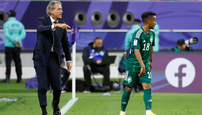 Saudi Arabias Italian coach Roberto Mancini speaks to Saudi Arabias midfielder Abdulrahman Ghareeb during the Qatar 2023 AFC Asian Cup Group F football match between Saudi Arabia and Oman at the Khalifa International Stadium in Doha on January 16, 2024. — AFP