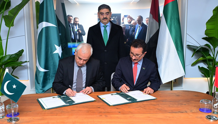Caretaker PM Anwaar-ul-Haq Kakar witnessing the signing of Inter-Governmental Framework Agreements between the Ministries of Communications, Railways and Maritime Affairs of Pakistan and the Government of Dubai, represented by DP World on January 18, 2024. — X/@GovtofPakistan
