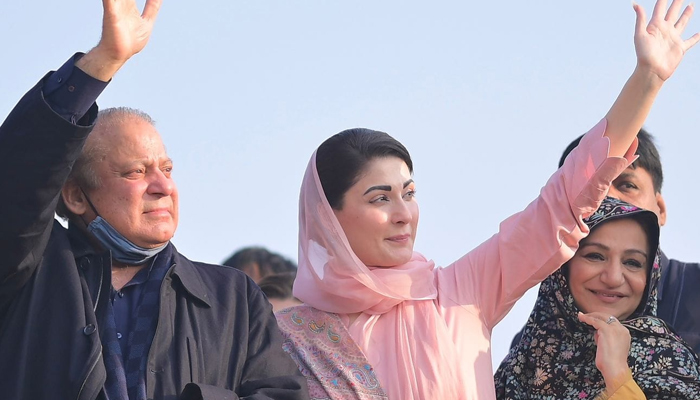 PMLN Senior Vice President and Chief Organizer Maryam Nawaz can be seen along with her father, Former Prime Minister of Pakistan Nawaz Sharif.— Facebook/PML(N)