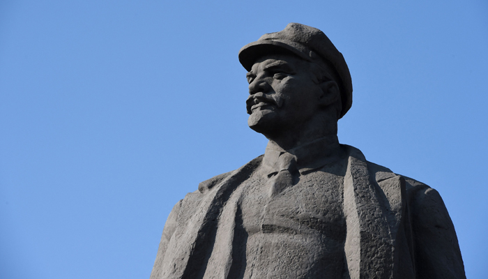 This picture taken on September 16, 2014 shows a statue depicting Lenine at the Lenine square center of Donetsk, eastern Ukraine. — AFP