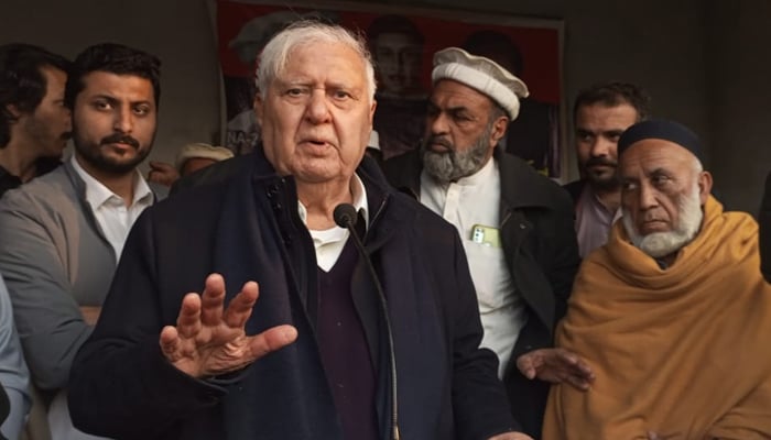 Qaumi Watan Party (QWP) Chairman Aftab Ahmad Khan Sherpao can be seen while addressing his party workers on January 21, 2024. — Facebook/Qaumi Watan Party