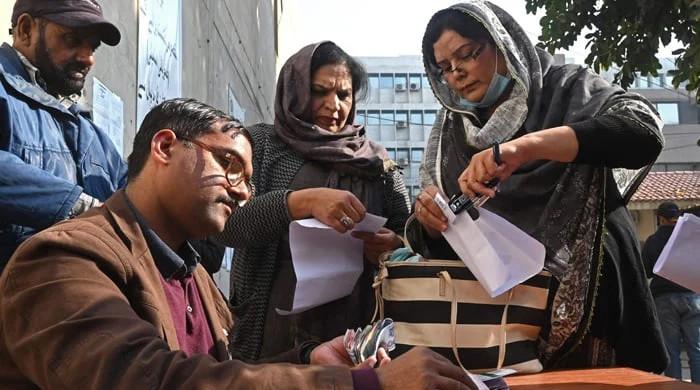 A few women from Peshawar among frontrunners in polls - Vimarsana News