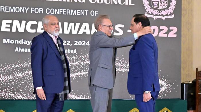 Alvi confers PEC Excellence Award on Wapda chief - Vimarsana News