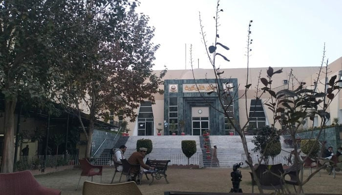 A view of the Peshawar High Court. — Geo. tv/Reporter Daniyal Aziz