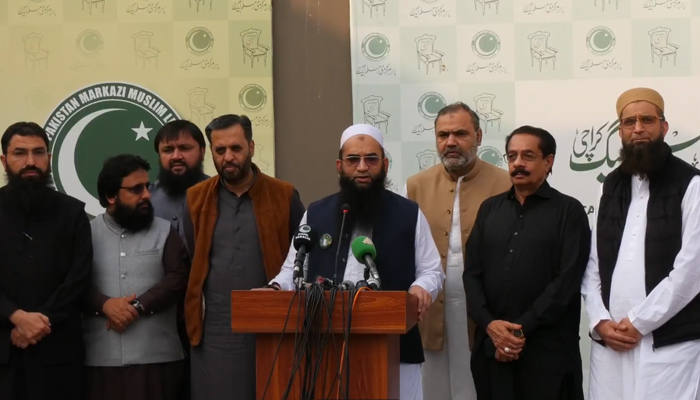 PMML candidate Abdul Waheed Abid (C) Speaks during a Press conference along with (MQM-P) senior deputy convener Syed Mustafa Kamal PMML House on January 23, 2024. — Facebook/Syed Mustafa Kamal