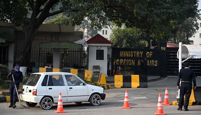 A police officer checks a vehicle stand entering the Ministry of Foreign Affairs in Islamabad on January 18, 2024. — AFP