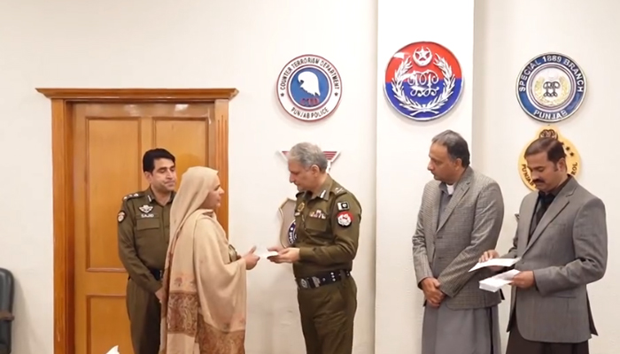 IG Punjab Dr Usman Anwar gives cheques to martyred families. — Facebook/Punjab Police Pakistan