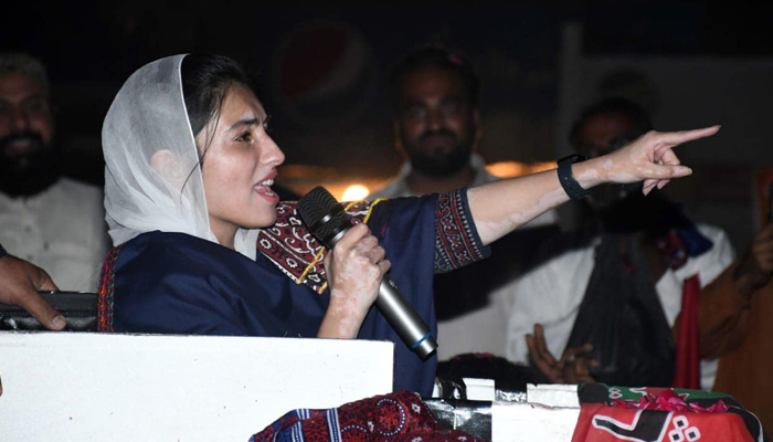 The younger daughter of the late prime minister Benazir Bhutto, Aseefa Bhutto Zardari speaks to the rally in Hub River Road Karachi on January January 27, 2024. — Facebook/Pakistan Peoples Party - PPP