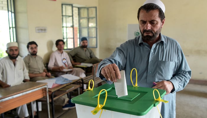 A tribesman ballot casts his vote in a polling station for the first provincial elections in Jamrud, a town in the Khyber Pakhtunkhwa province. —  AFP/File