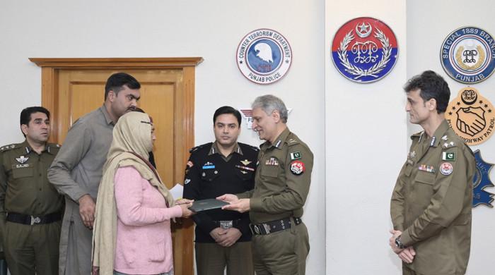 IGP gives plots papers to families of 16 martyrs - Vimarsana News