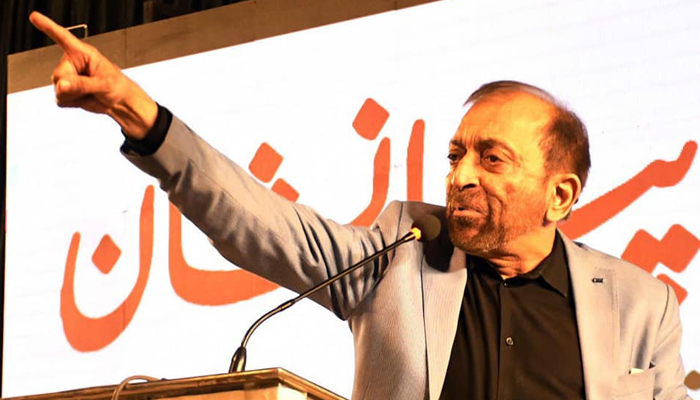 Senior Deputy Convener Muttahida Qaumi Movement- Pakistan Dr Farooq Sattar can be seen in this image. — Facebook/MQM Pakistan