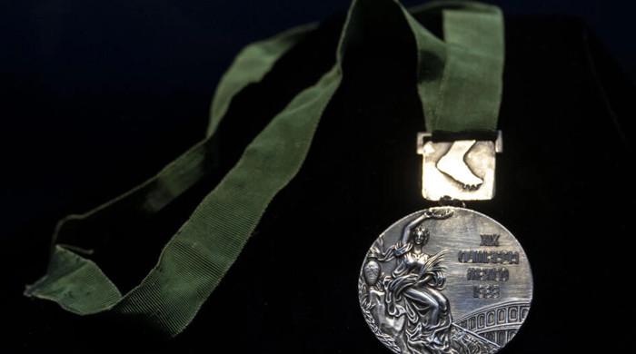Bob Beamon auctions off 1968 Olympic long jump medal - Vimarsana News