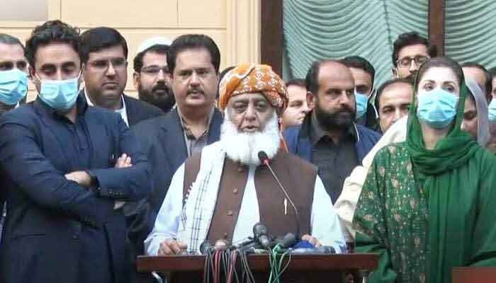 PPP chairman Bilawal Bhutto-Zardari (L), JUI-F Chief Maulana Fazlur Rehman, and the Vice-President of PML-N Maryam Nawaz addressing a press briefing of the Pakistan Democratic Movement (PDM). — Geo News video screengrab