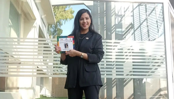 Hareem Mustafa shows her award which she received as a prominent deaf creator. — Instagram/i_hareem.mustafa