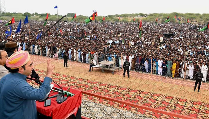 Pakistan Peoples Party (PPP) Chairman Bilawal Bhutto Zardari addresses an election rally in Tharparkar on Feb 3, 2024. — x/RahmatullahJam9