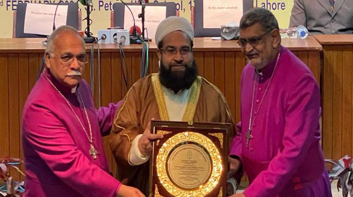Ashrafi given peace award - Vimarsana News