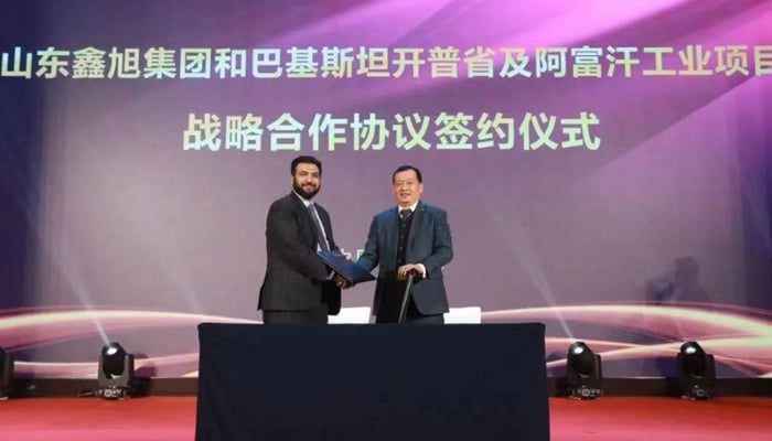 Vice Chairman of KP-Board of Investment and Trade (KP-BoIT), Said Mahmood (L), and Jianxin Hou, chairman of the Shandong Xinxu Group Corporation, China shakehand after the MOU signing ceremony on February 4, 2024. — Facebook/Khyber Pakhtunkhwa Board of Investment & Trade