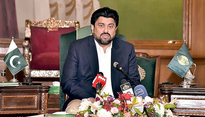 Sindh Governor Kamran Tessori while addressing a press conference in Karachi. — APP/File